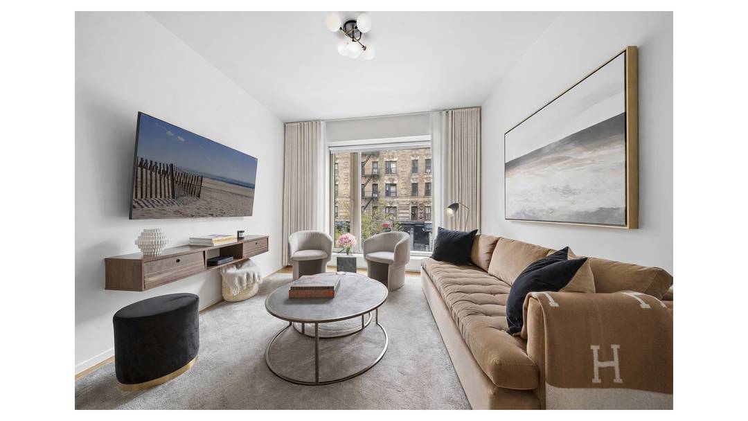 2C at 75 Kenmare This south facing one bedroom, one bath residence features a smartly crafted open living plan with white oak floors throughout, expansive floor to ceiling windows and ...