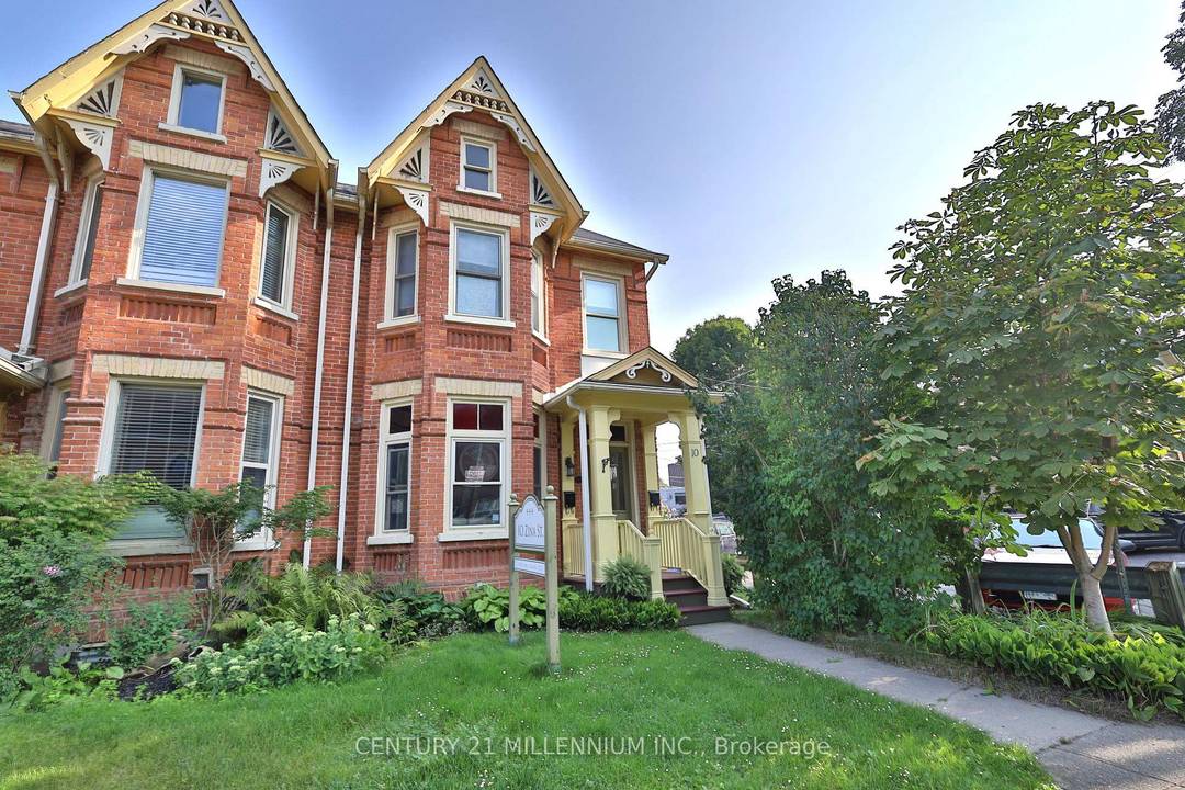 Charming and full of character in this downtown Orangeville 2 bedroom apartment located on one of Orangeville's most beautiful streets !