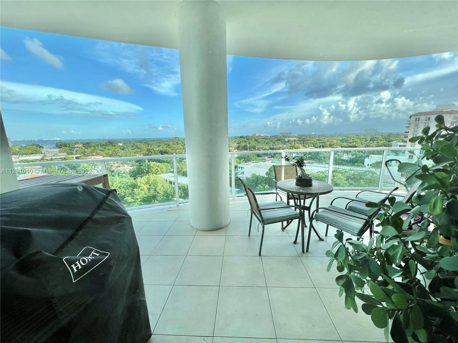 Location, location, location, the best commuting spot in Miami, walking distance to Brickell and financial center.