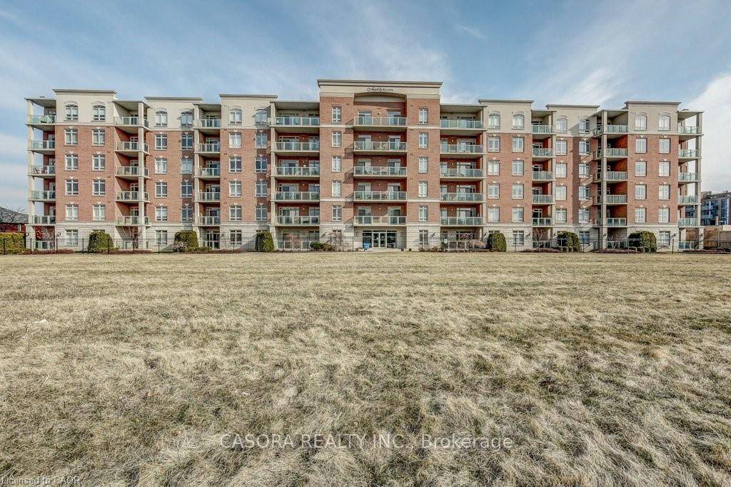 Fantastic 2 bed plus den 2 full bath 1285 square foot condominium for lease !