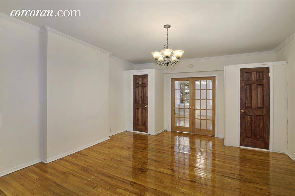 REQUEST FOR A VIRTUAL TOUR COBBLE HILL CARROLL GARDENS BROOKLYN HEIGHTS AREA Available 6 1 Parlor floor Which is 1 flight up, the apartment is right up the brownstone stoops.