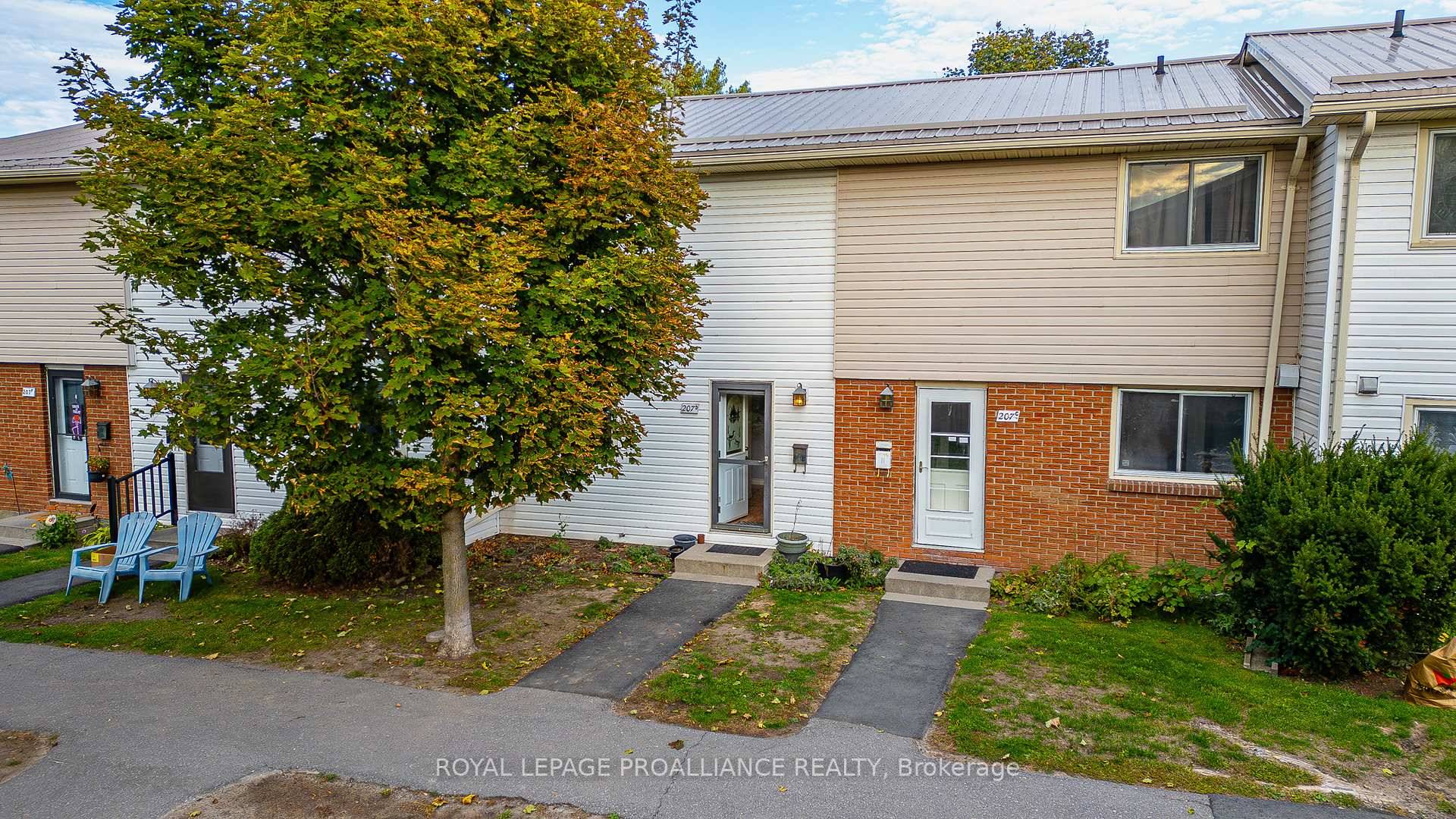 Minimum maintenance condo townhouse in a great location close to shopping mall, grocery, restaurants, parks, Moira river, walking trails amp ; Hwy 401 for commuting.