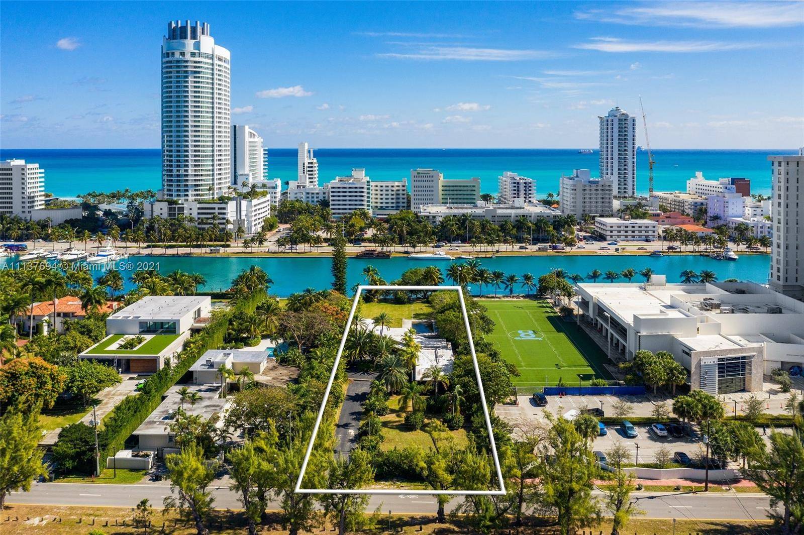 Rare 41, 400 Sq ft. waterfront estate lot on prestigious Pinetree Dr.
