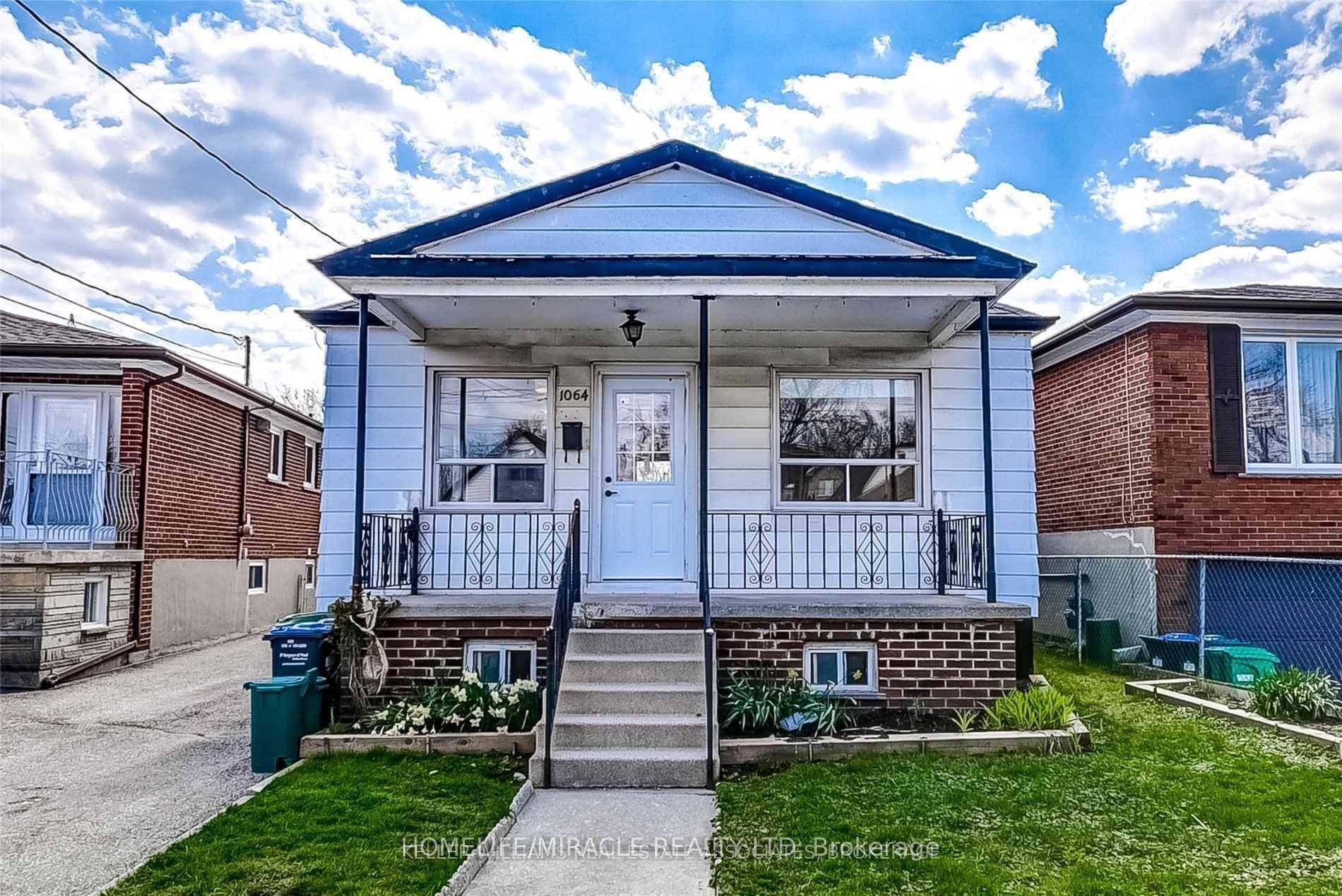 Welcome to your opportunity to live on a quiet, family friendly dead end street in the growing Lakeview neighbourhood.