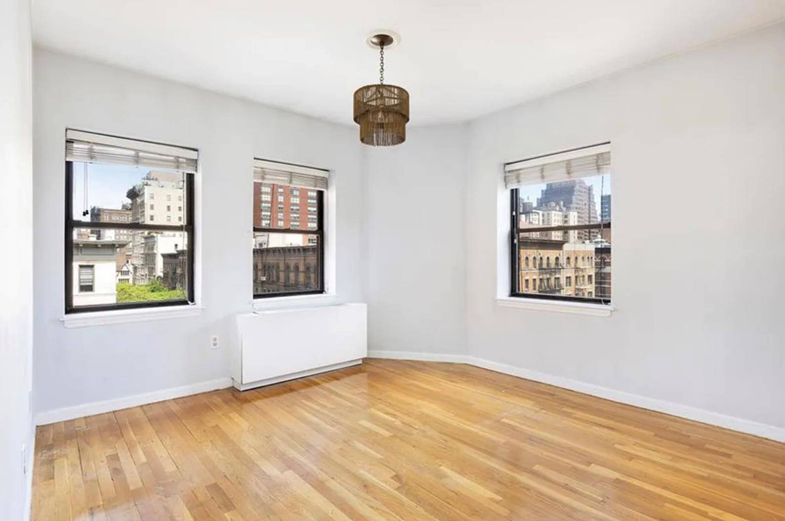 Welcome to Residence 5J at The Chesterfield, a bright and spacious one bedroom apartment nestled in the heart of Manhattan's Upper West Side.