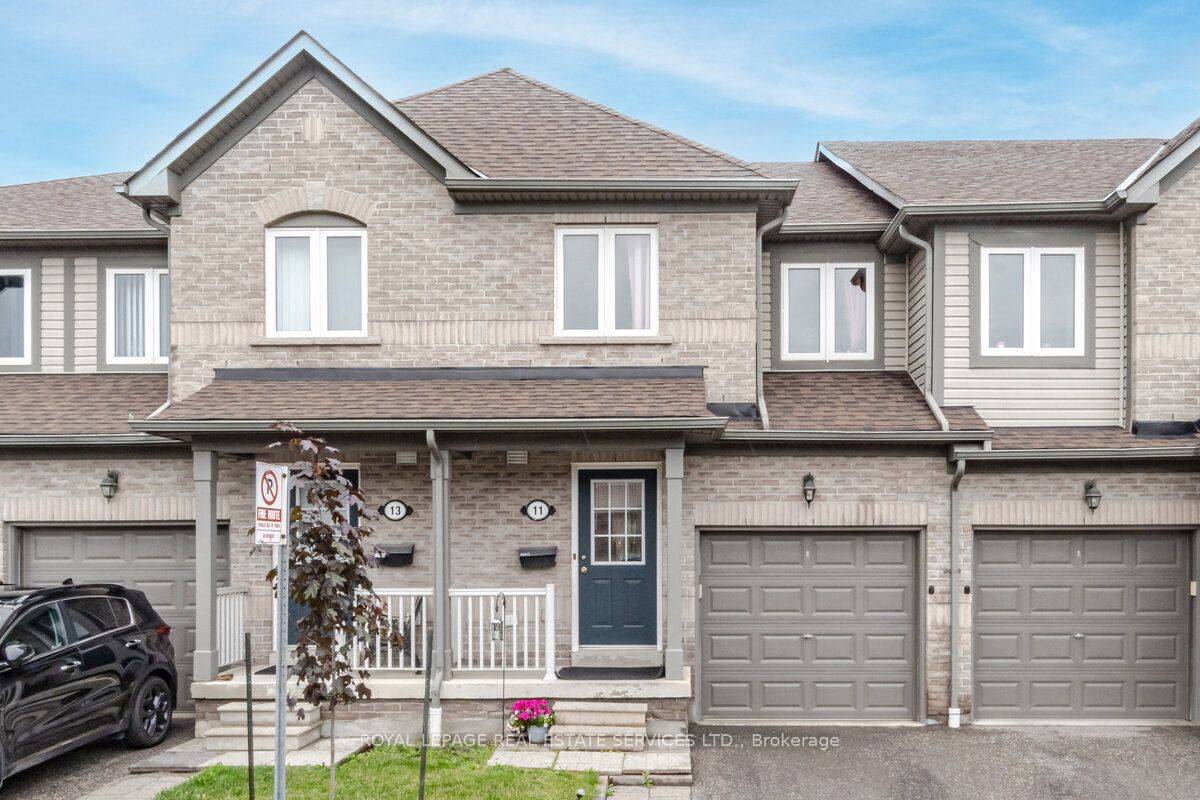 A warm and charming well maintained 3 bedroom 3 bathroom townhome with, low condo fees, offers a great functional layout and a private backyard located in the heart of Streetsville ...