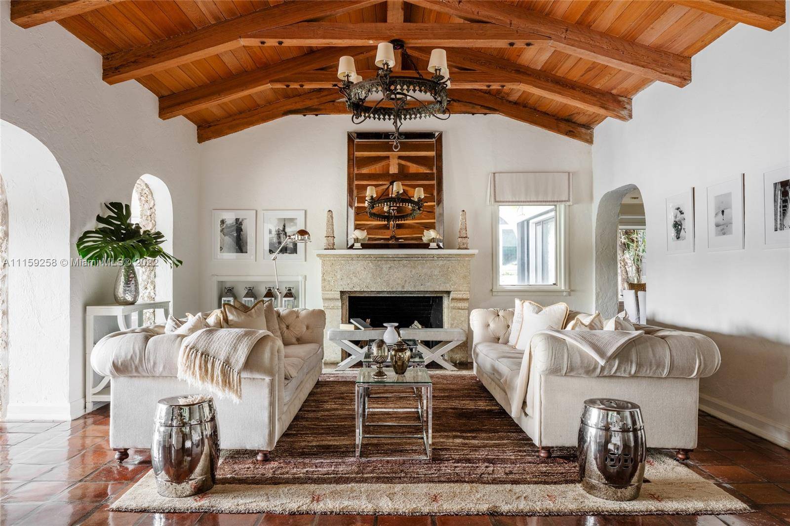 CASA BABETTE... CHARMING MED STYLE RENOVATED WATERFRONT VILLA FACING SOUTH ON THE EXCLUSIVE HIBISCUS ISLAND !