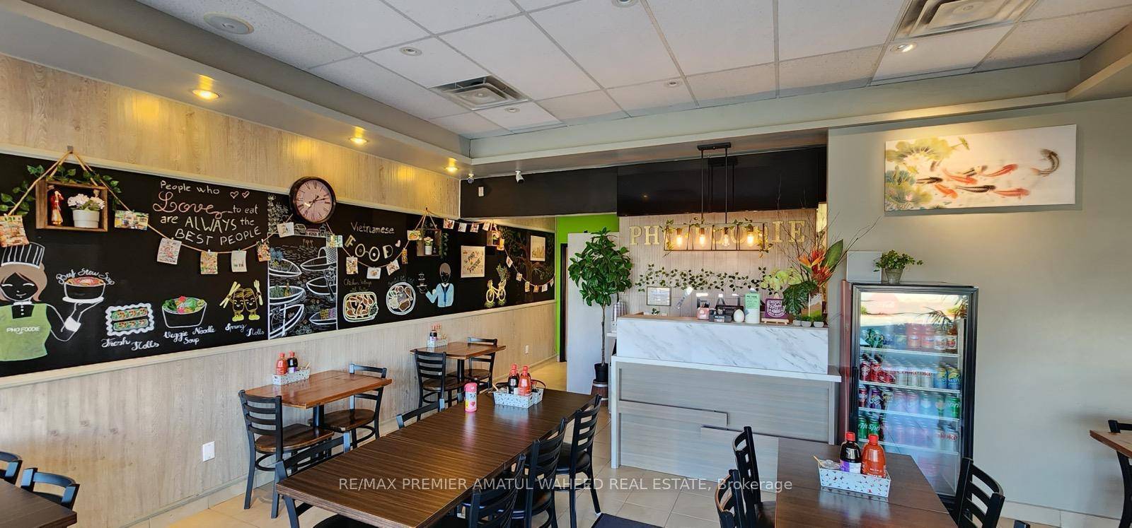 Located in a bustling Riocan plaza, this restaurant offers unbeatable exposure and a prime location surrounded by high traffic retailers like Superstore, Winners, LCBO, and Home Depot.