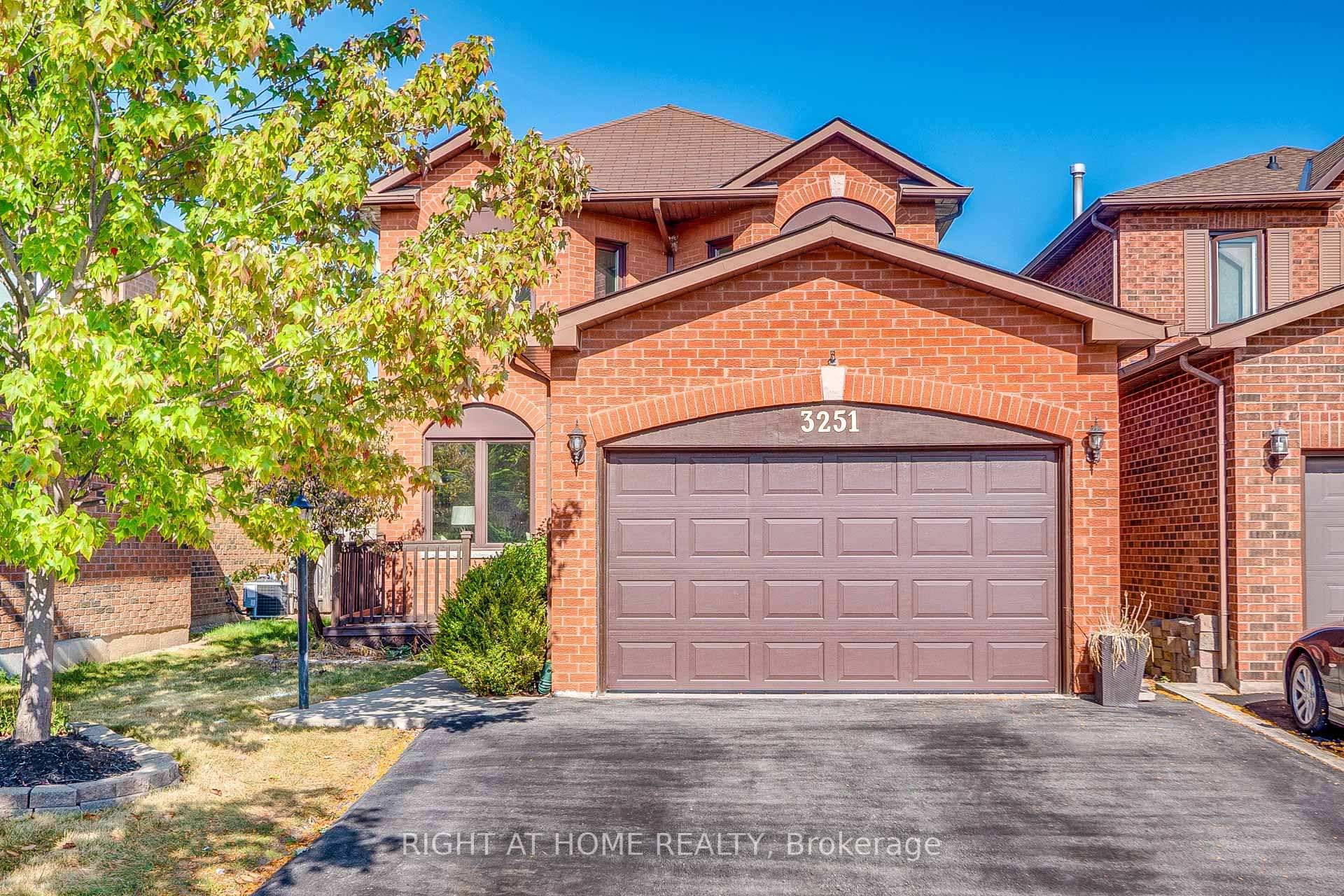 For Lease Detached house including basement and EV ready Luxurious and renovated 4 Bedrooms, 3.