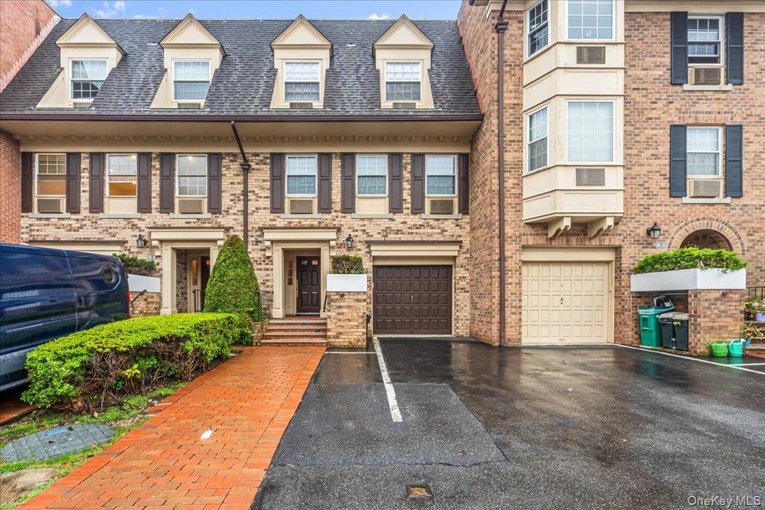 Rare middle floor unit originally designed as a 2 bedroom, now converted into a spacious 1 bedroom.