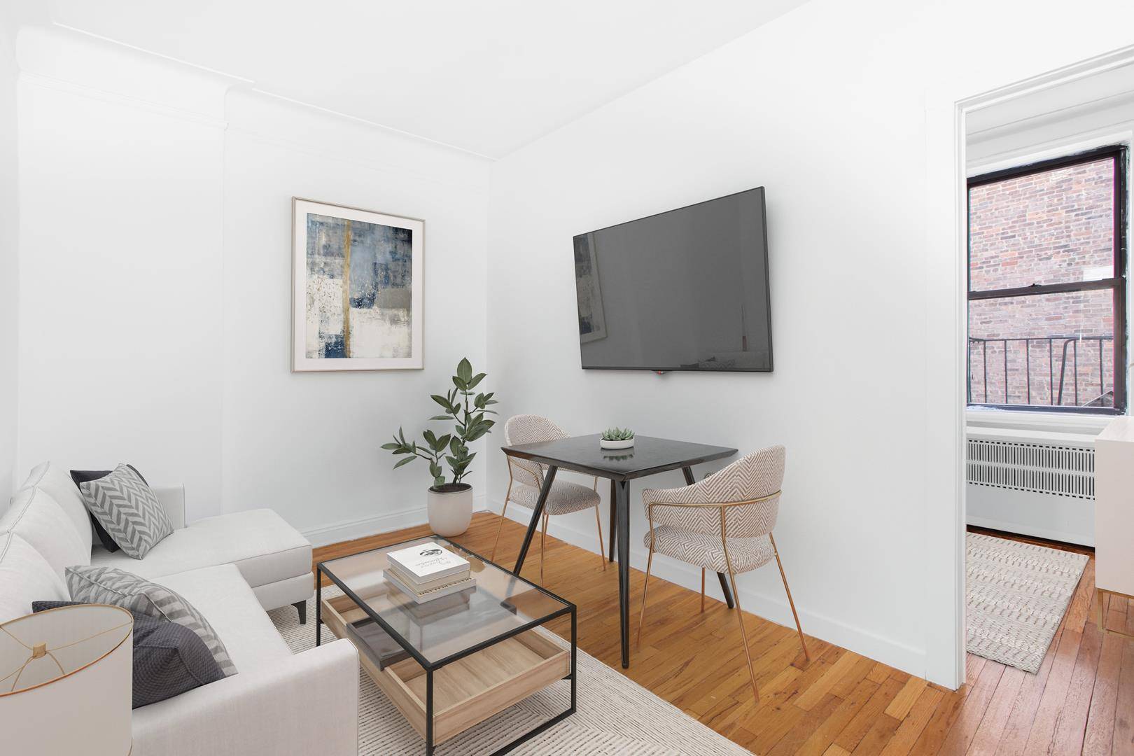 Move into this renovated 2 bedroom apartment in Murray Hill !
