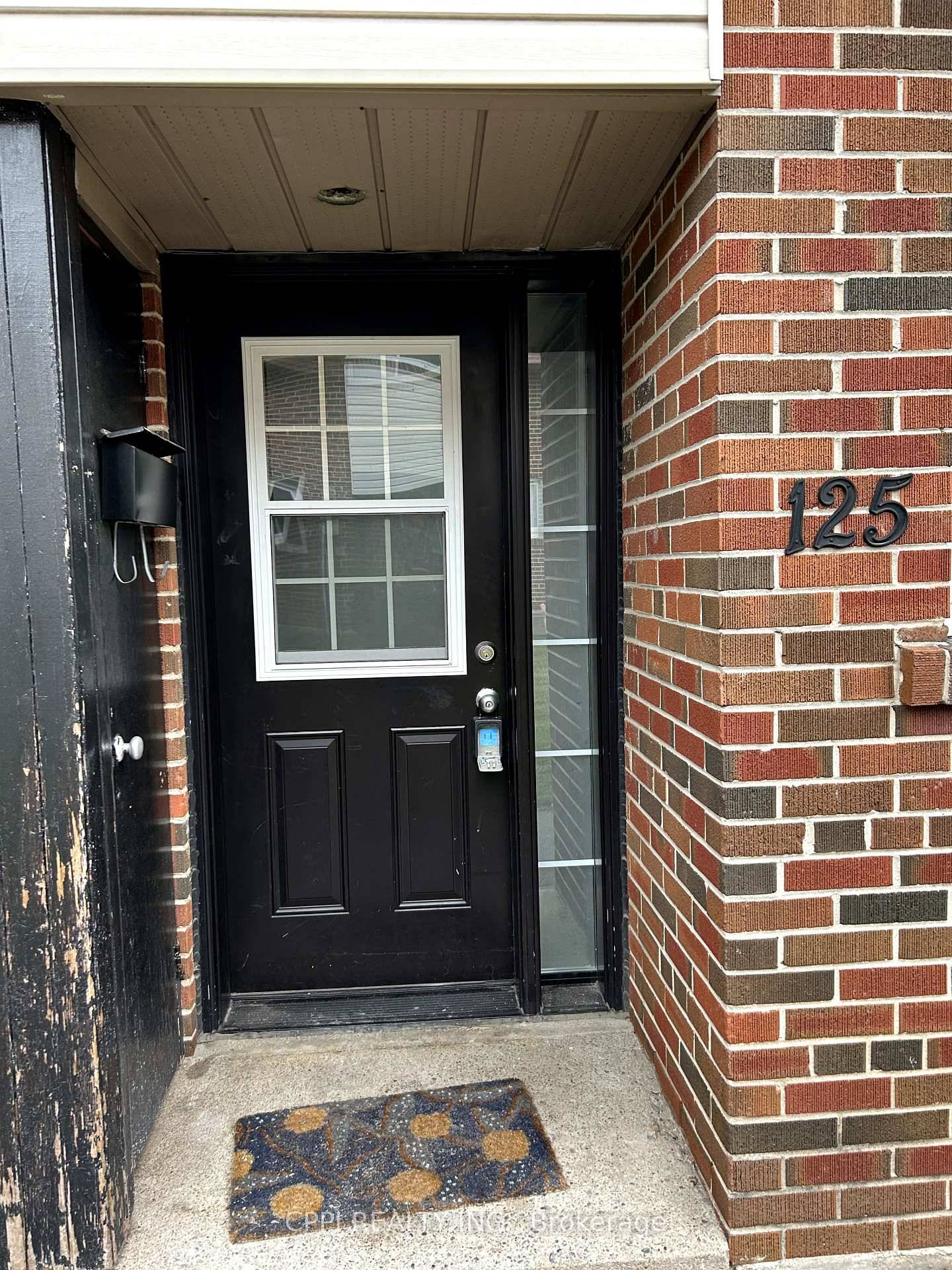 This beautifully renovated 2 1 bedroom townhouse in North York offers a fantastic opportunity for those seeking a convenient, well located home.