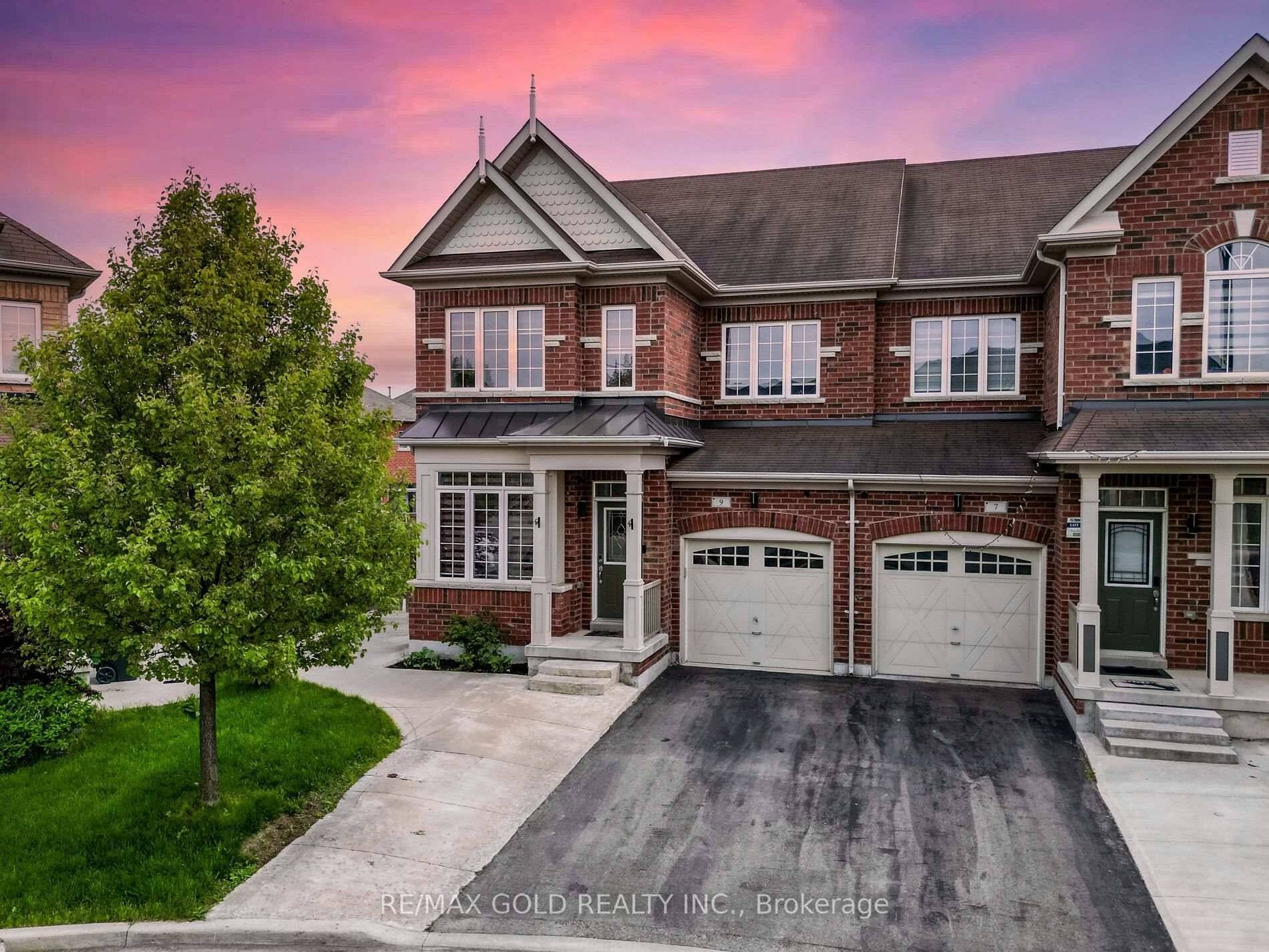 Wow ! This Is An Absolute Showstopper And A Must See !