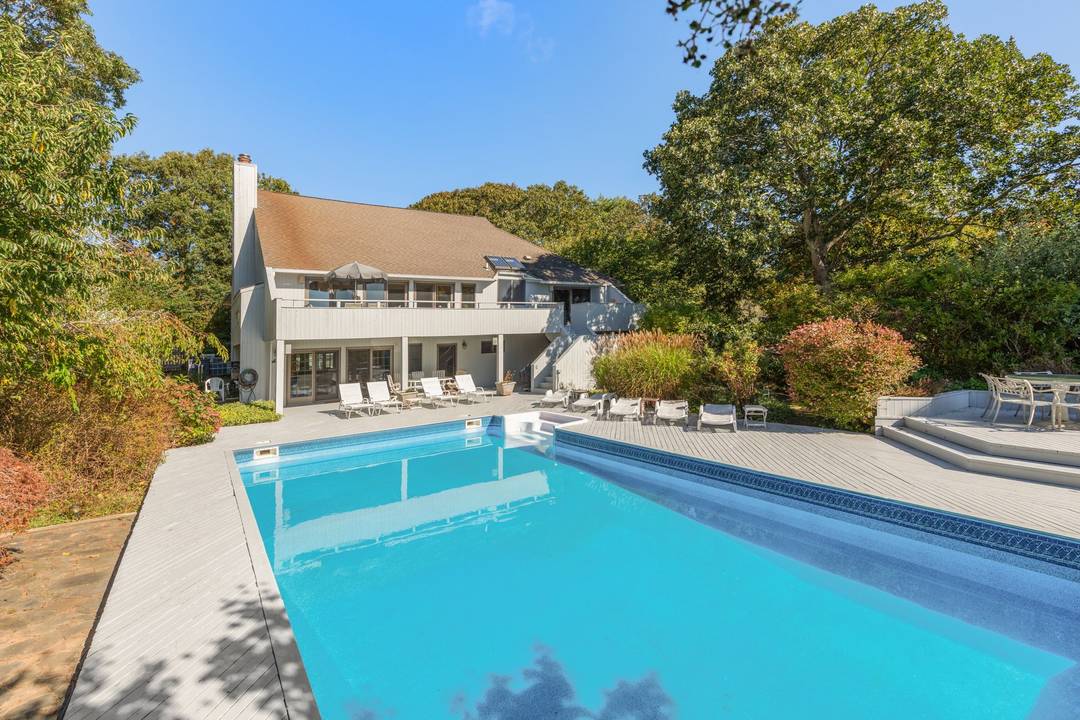 Hidden Gem in Sandringham Beach: Waterviews and Endless Potential