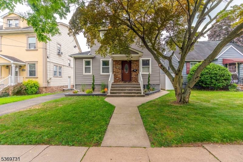 Welcome to 1715 Orchard Terrace in Sunnyside area !