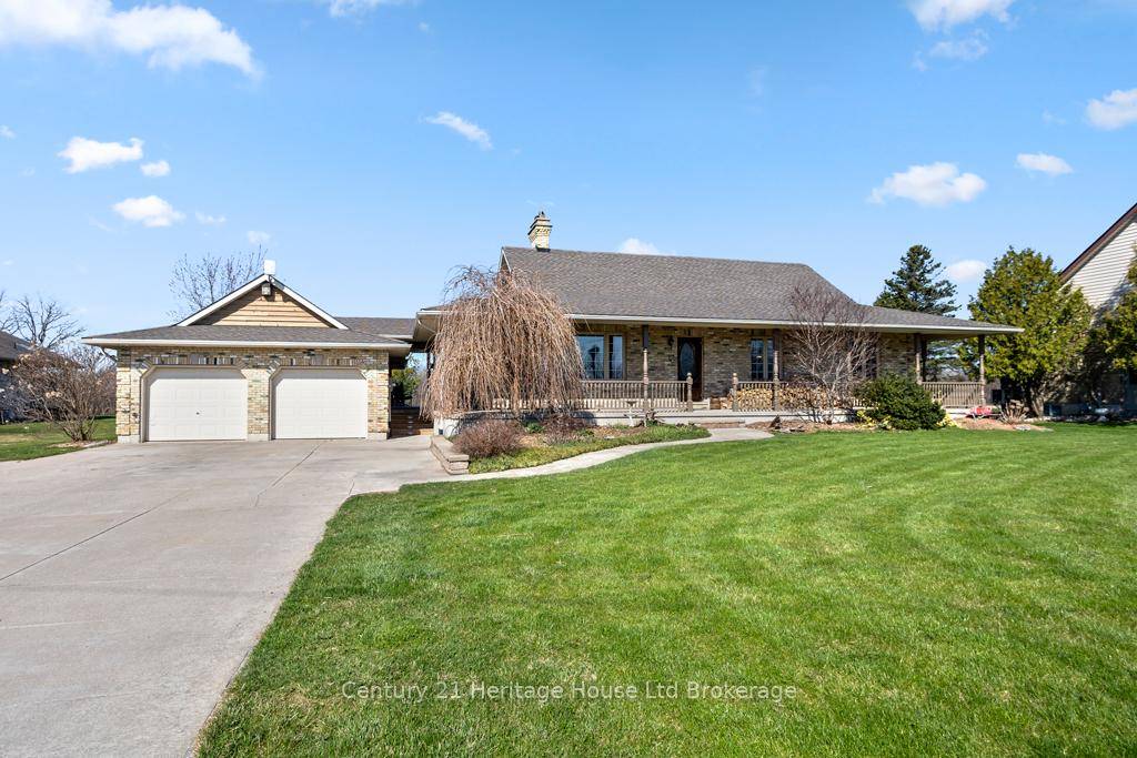 Don't miss your chance to own this amazing 3 bedroom bungalow sitting on a big 0.