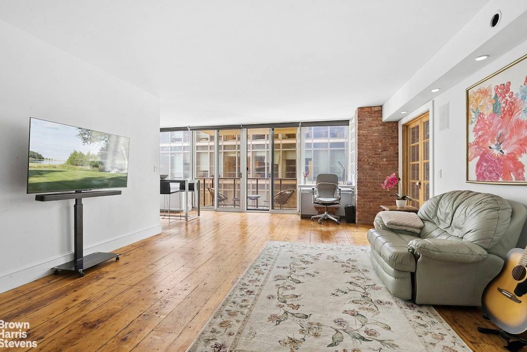 Charming Urban Retreat in the Heart of Lincoln Square Welcome to 161 West 61st Street, Unit 11E, a modern urban Junior 4 apartment that blends contemporary elements with classic city ...