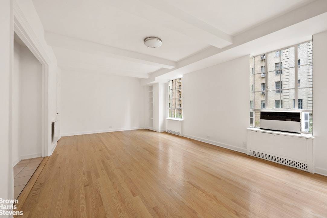 Bright and Spacious Studio with Garden Views at the Iconic Parc Vendome This large, sun filled studio is a rare find offering not only exceptional light and space but also ...