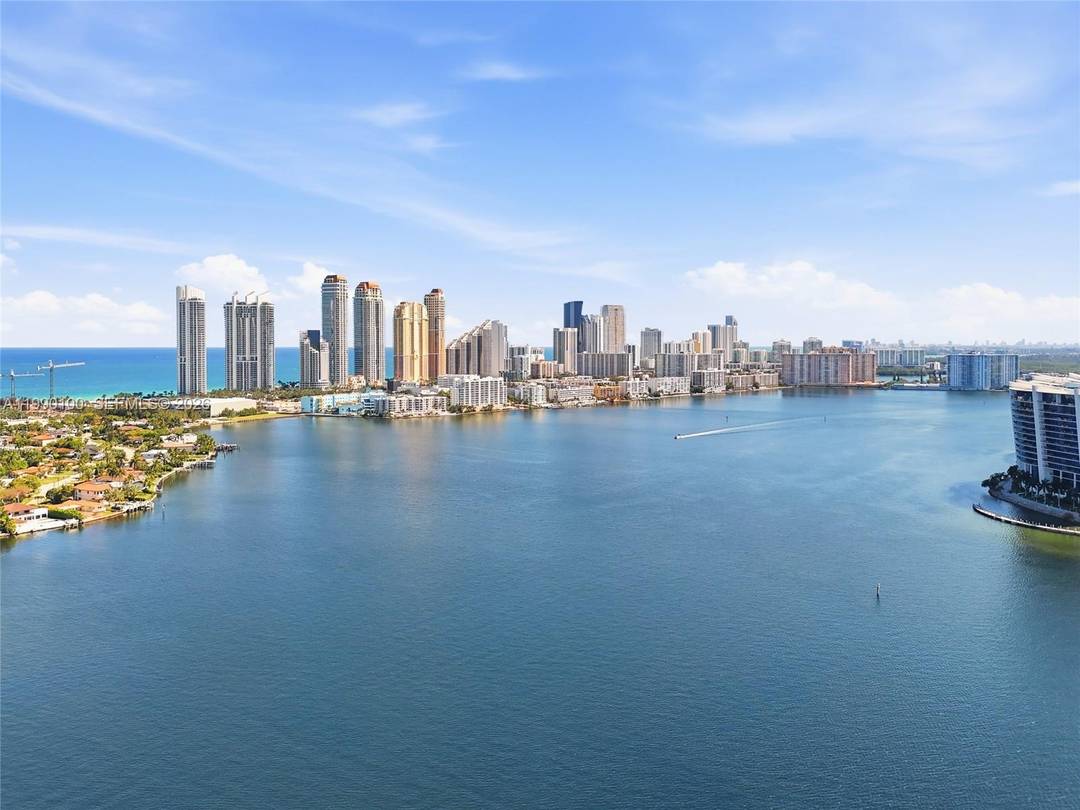 Live in one of the most desirable towers at prestigious Mystic Pointe tower 500 in prime Aventura location.