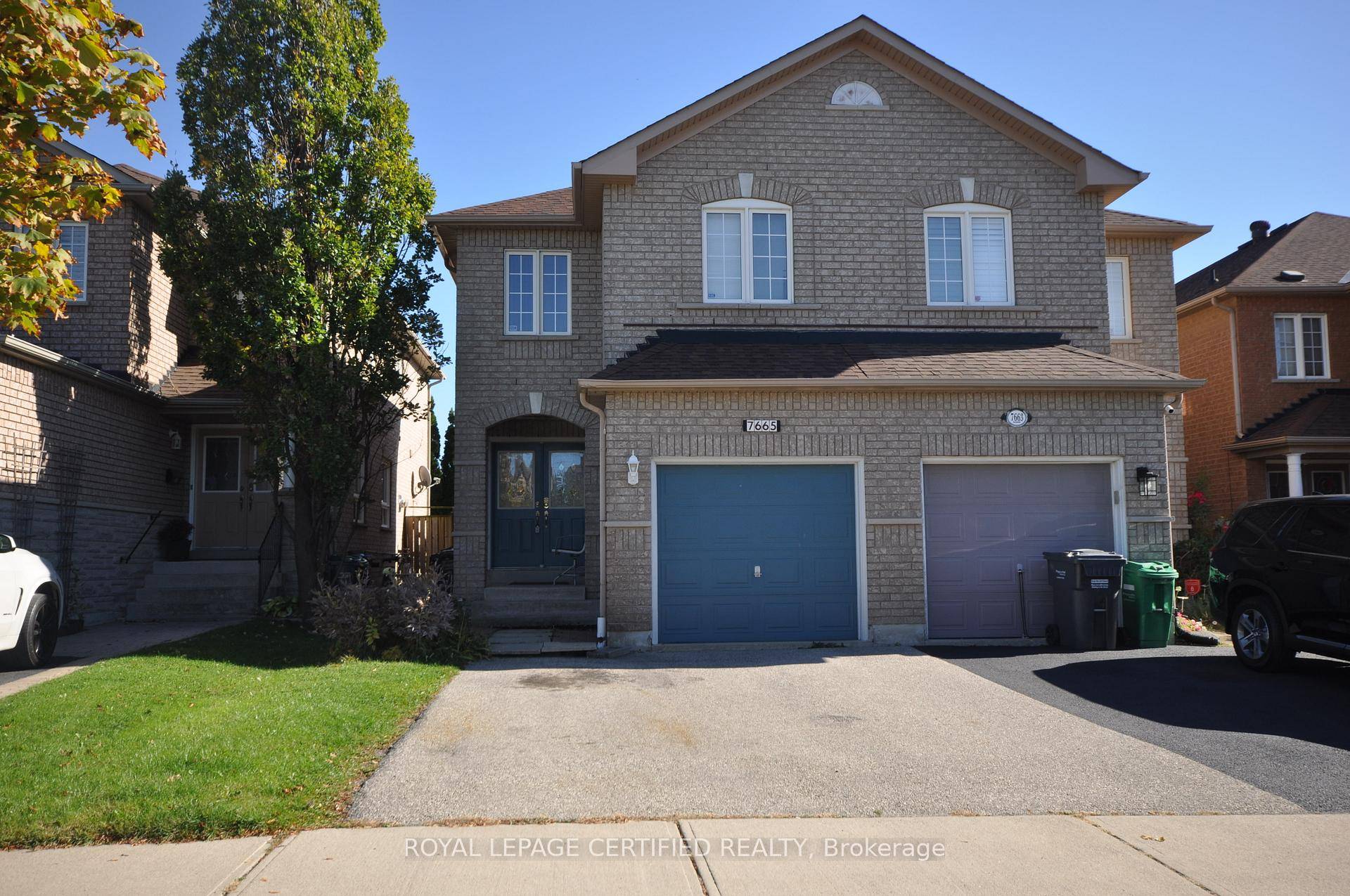 Welcome to this charming 3 bedroom, 3 washroom semi detached home nestled in a beautiful, family oriented neighbourhood.