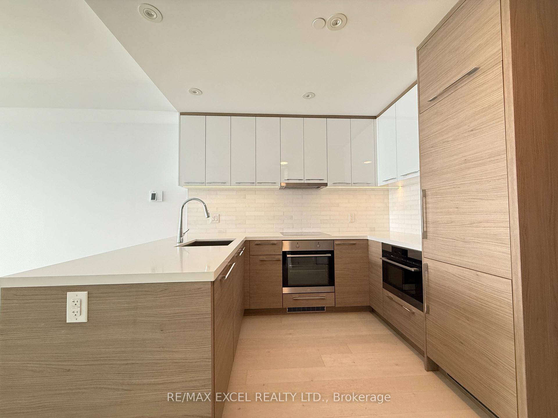 488 University Prestigious Downtown Living !