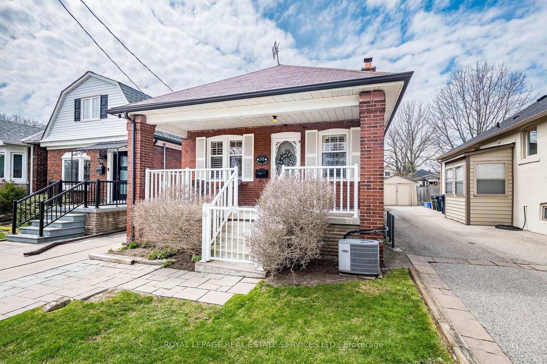 Dreaming of living near the lake ?