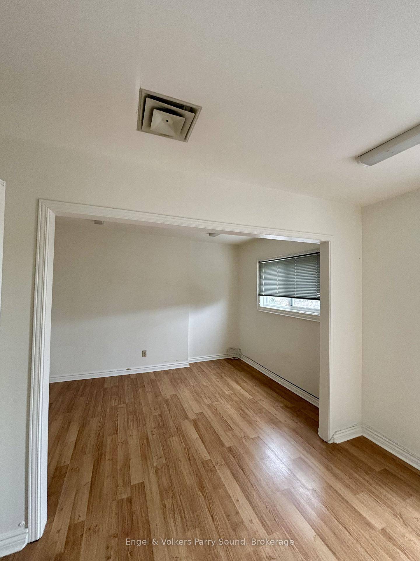 Bright amp ; Spacious 2 Bedroom Den Apartment in Downtown Parry SoundThis centrally located apartment offers plenty of natural light throughout, with a functional layout featuring two generous bedrooms and ...