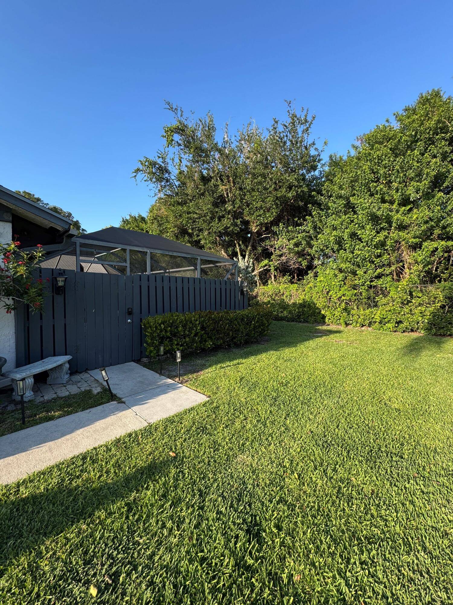 Listing agent is flat fee only.