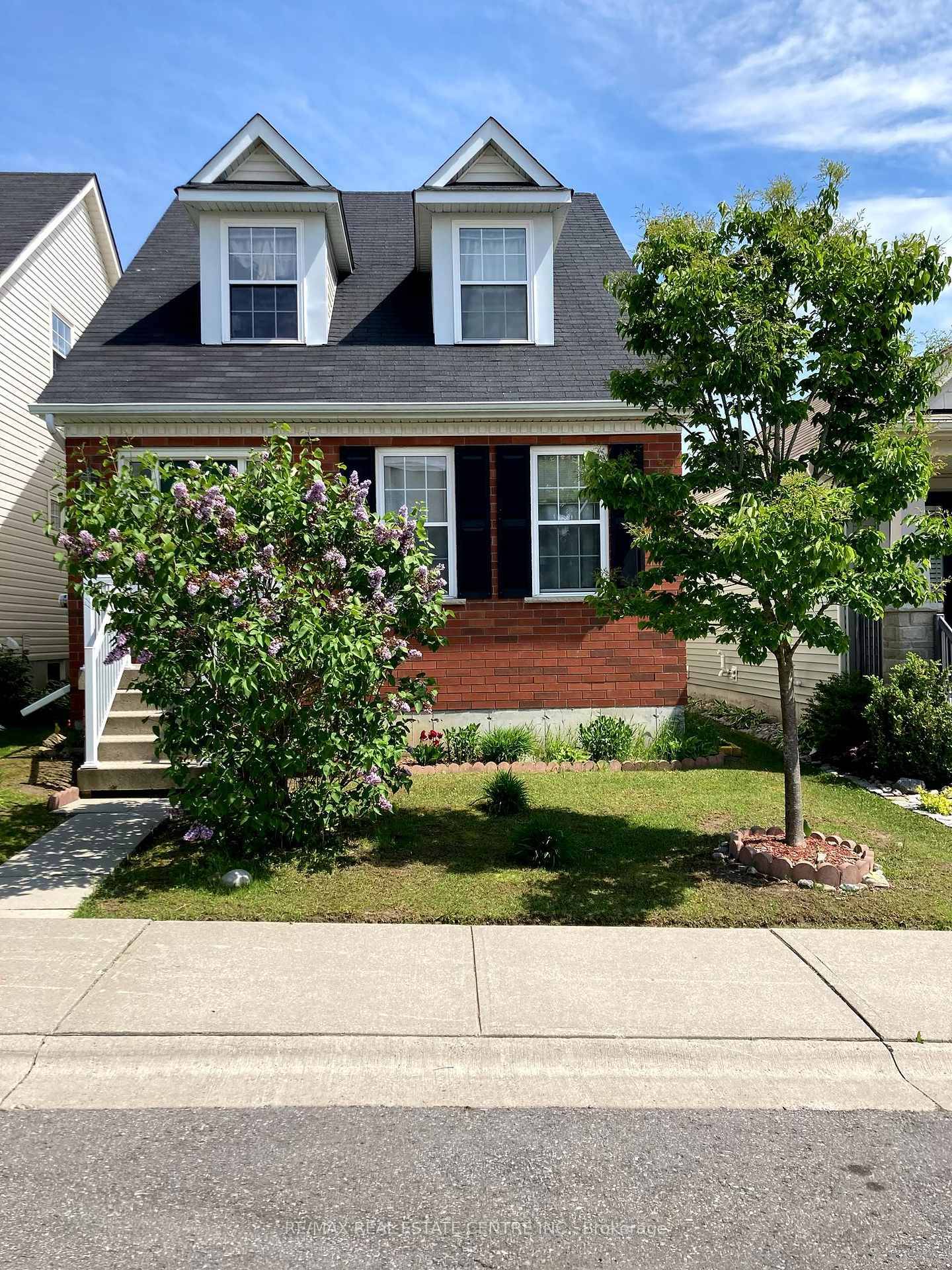 Nice family home located in one of Port Hope MOST desirable neighbourhoods !