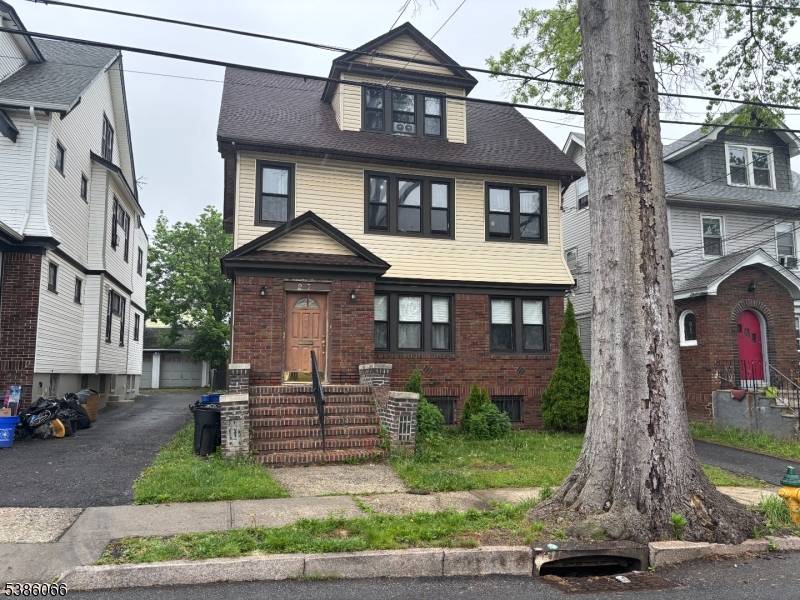 Welcome to this large two family home in the charming Vailsburg Neighborhood of Newark.