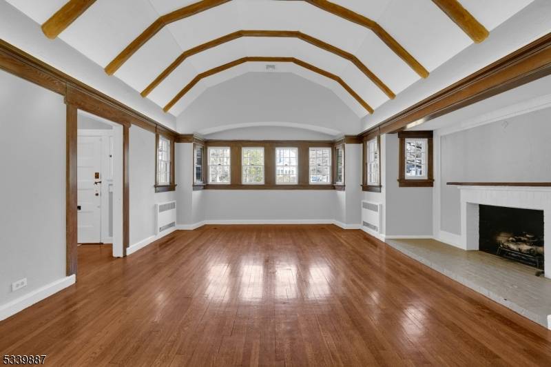 Bright Beautiful Tudor SUPER CLOSE, within walking distance, to SHORT HILLS TRAIN STATION !