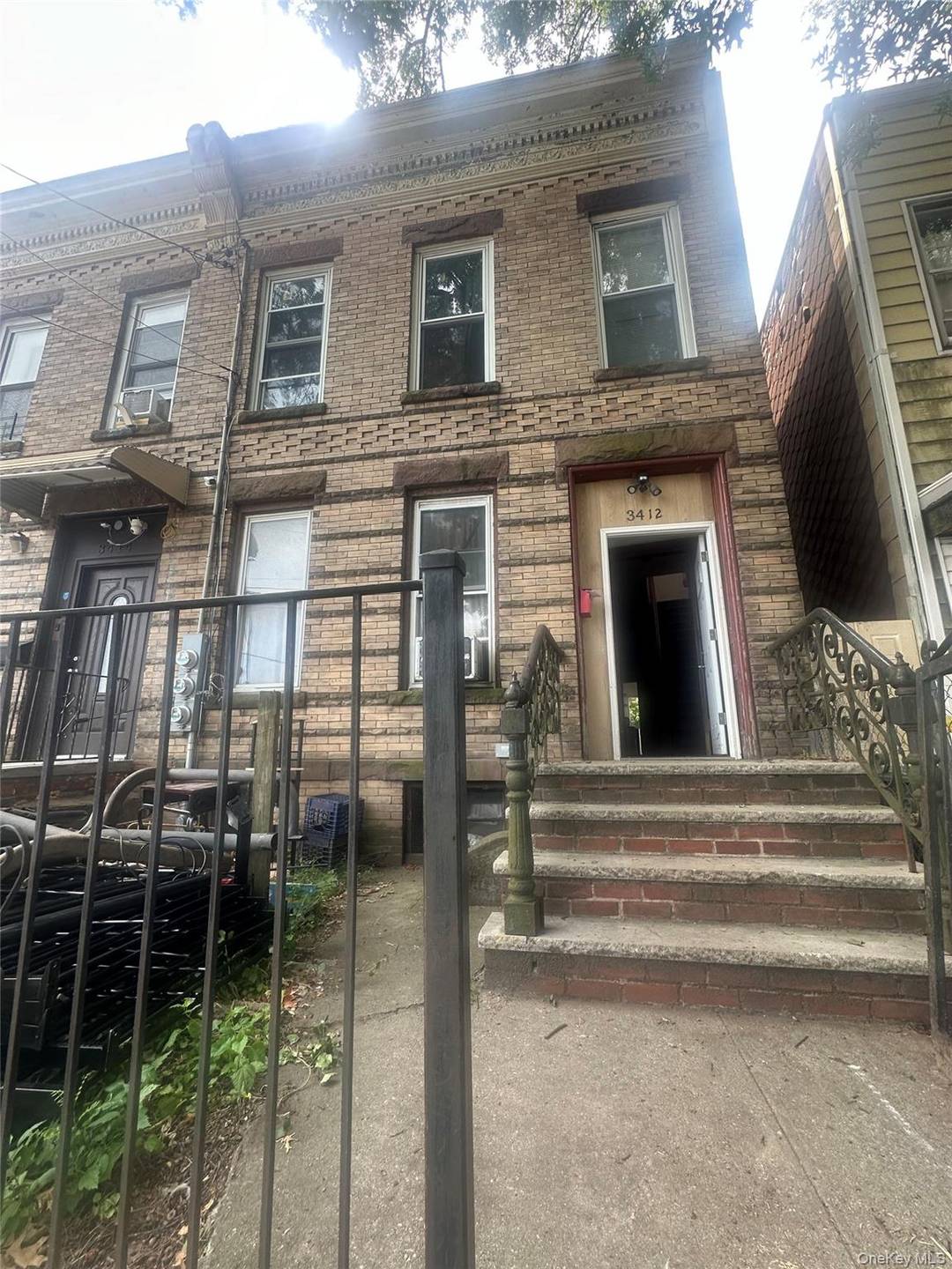 2 family brick semi detached great opportunity for investors looking to build up to 7, 500 sqft of 17 plus apartments for massive rental income.