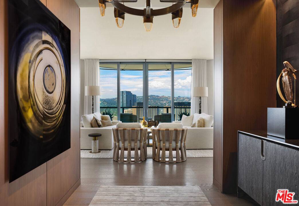 211 1/2 W Elm Ct 1BR Beverlywood La