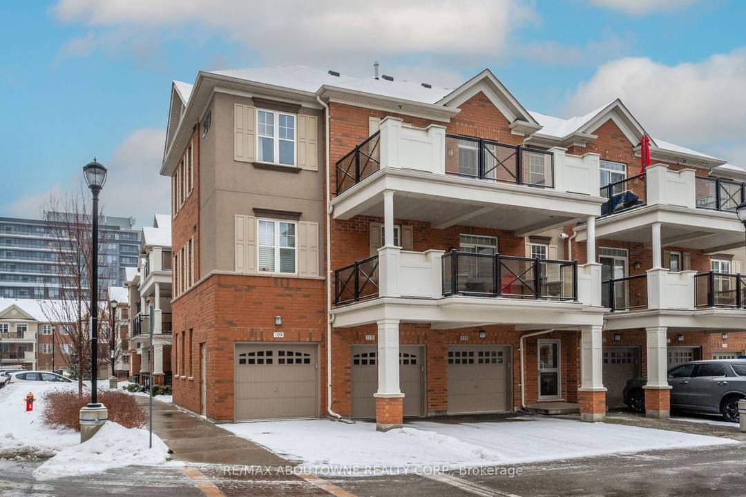 Super stylish 2 bedroom, 2 full bath condo in Oakville's vibrant 'Uptown Core' community.