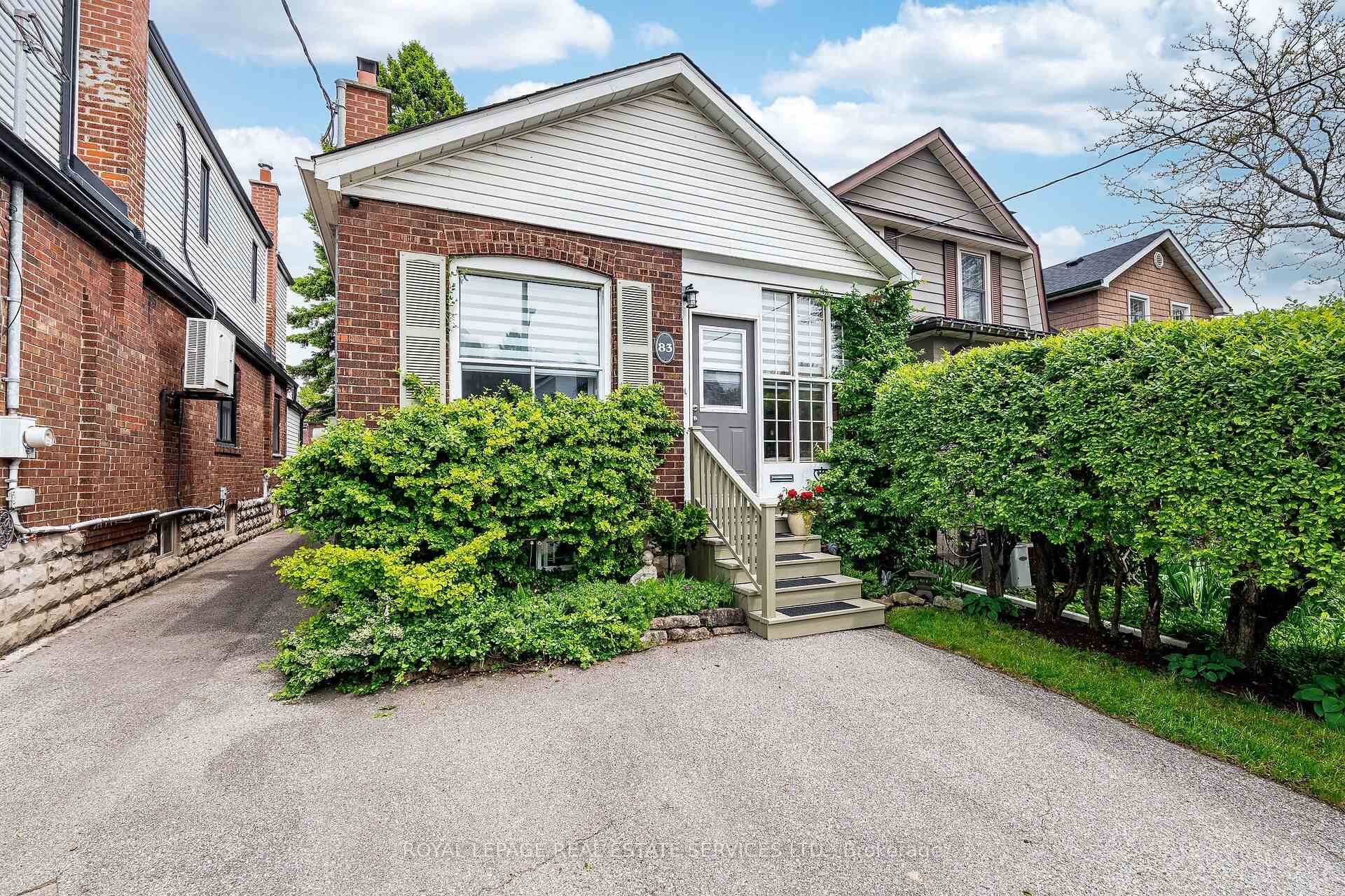 This oh so charming 2 1 bedroom bungalow is located close the Lake, numerous lakeside parks amp ; the Waterfront Trail !