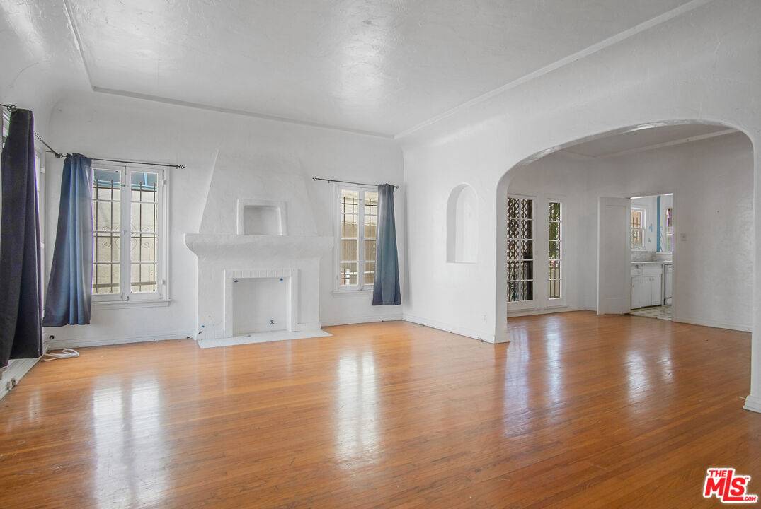 712  S Stanley Ave 10BR Hancock Park La