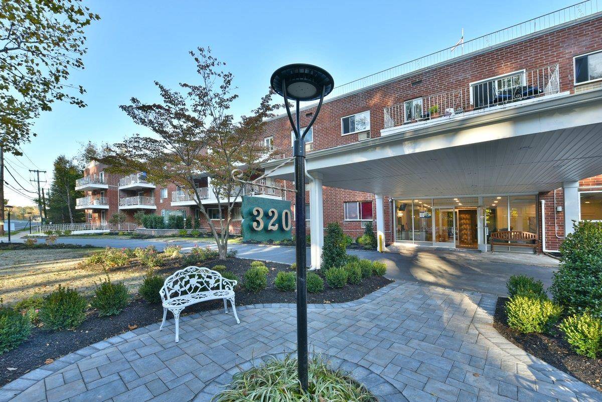 KINGS POINT HOUSE Renovated spacious waterfront offering in one of Great Neck's premiere buildings with fabulous layout.