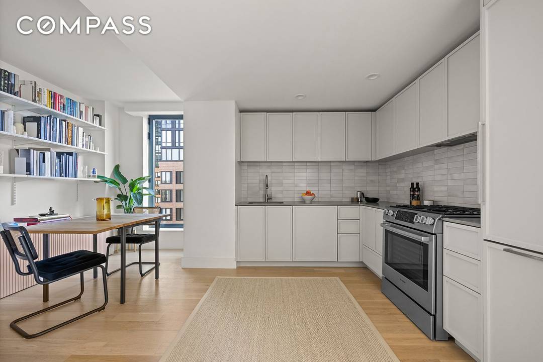 Gorgeous South Facing One Bedroom Floor to Ceiling Windows and Views Residence 9G is a sun drenched, high floor one bedroom, one bath home with sweeping south facing views over ...