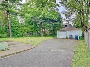 Bright amp ; Spacious detached House In High Demand Community.
