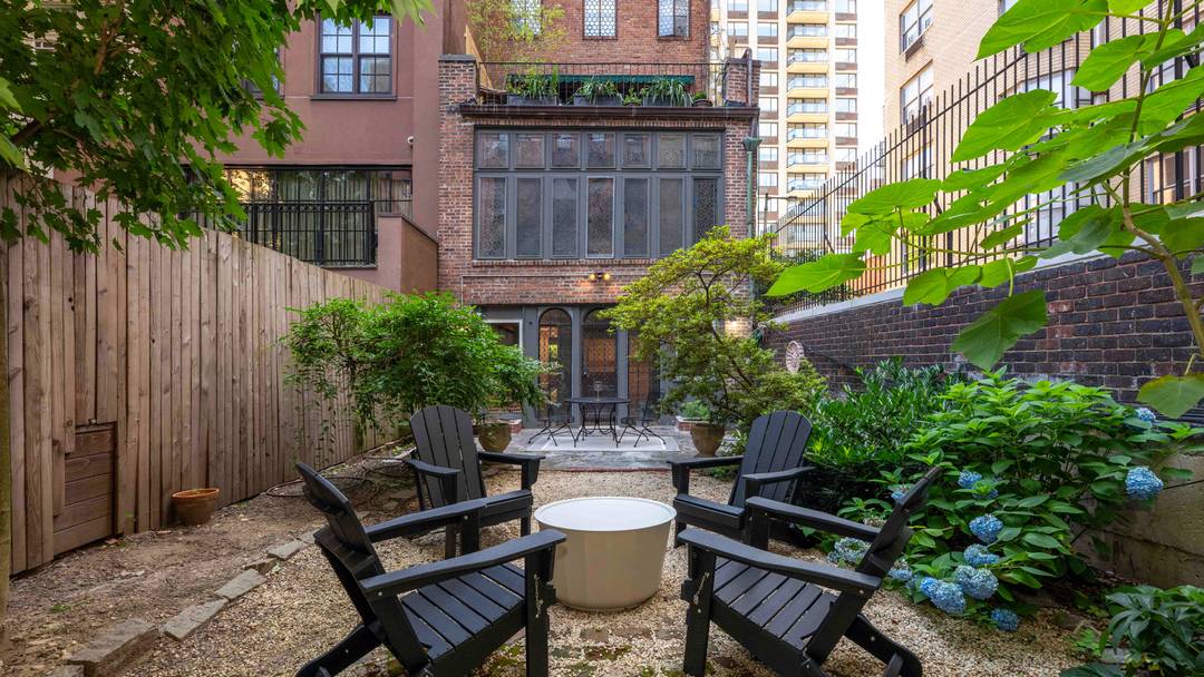Spectacular Historic Townhouse with 1, 000 SF Garden and Terrace Rarely available 20 foot wide Anglo Italianate townhouse with a 1, 000 SF south facing garden and oversized third floor ...