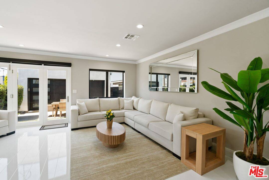 801 Howard St 2BR Marina Del Rey La