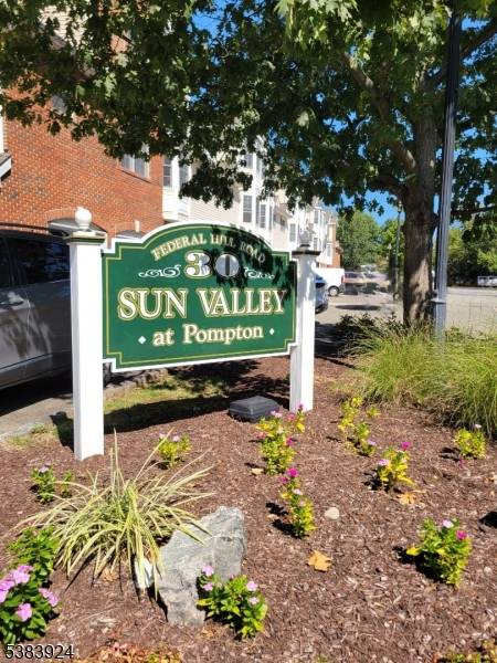 Welcome to this Bright Open Townhome located in the Sun Valley Community.