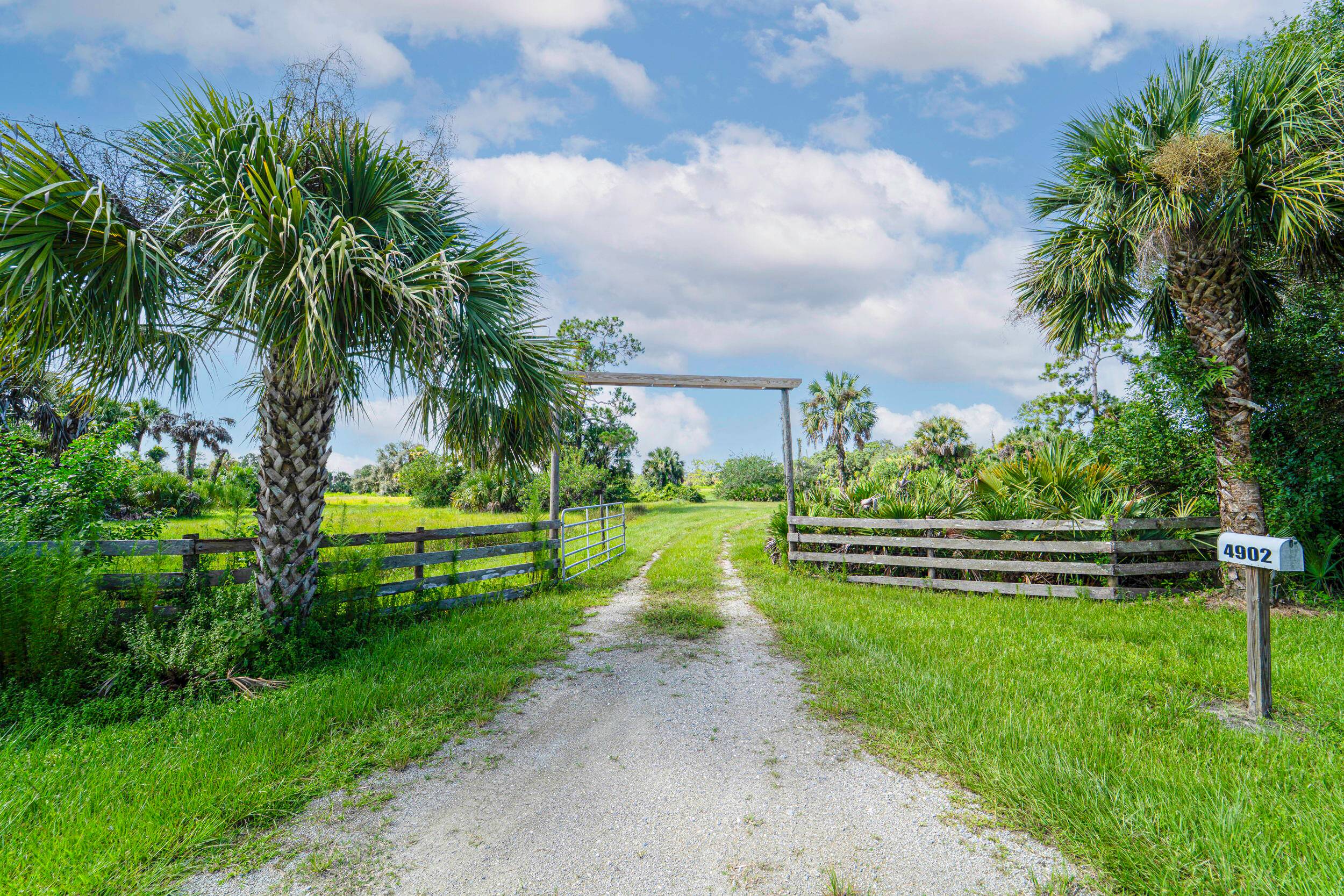 Luxury, privacy the freedom of land !