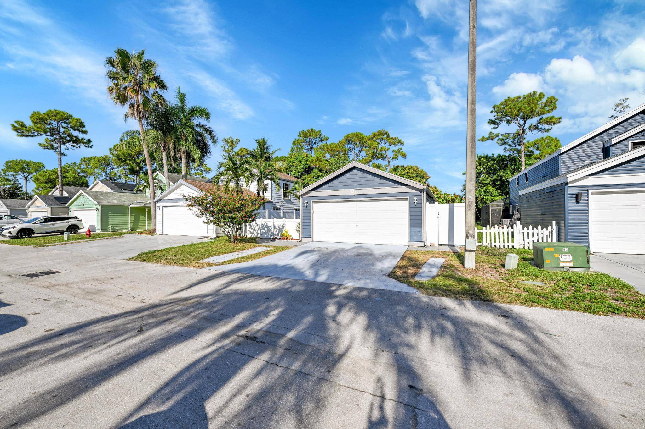 Welcome to Victoria Woods thriving, gated community in heart of Palm Beach County !