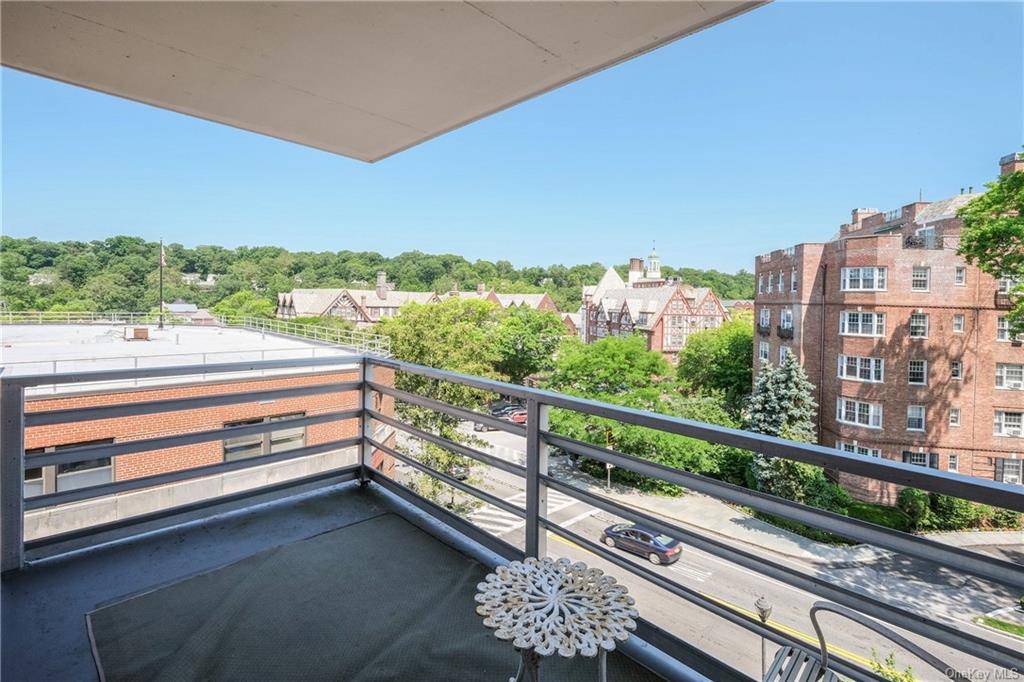 Have it all ! Exceptional 1, 850 square foot 3 bedroom, 3 full bath apartment in 24 7 doorman concierge building has great views of charming downtown Scarsdale and the ...