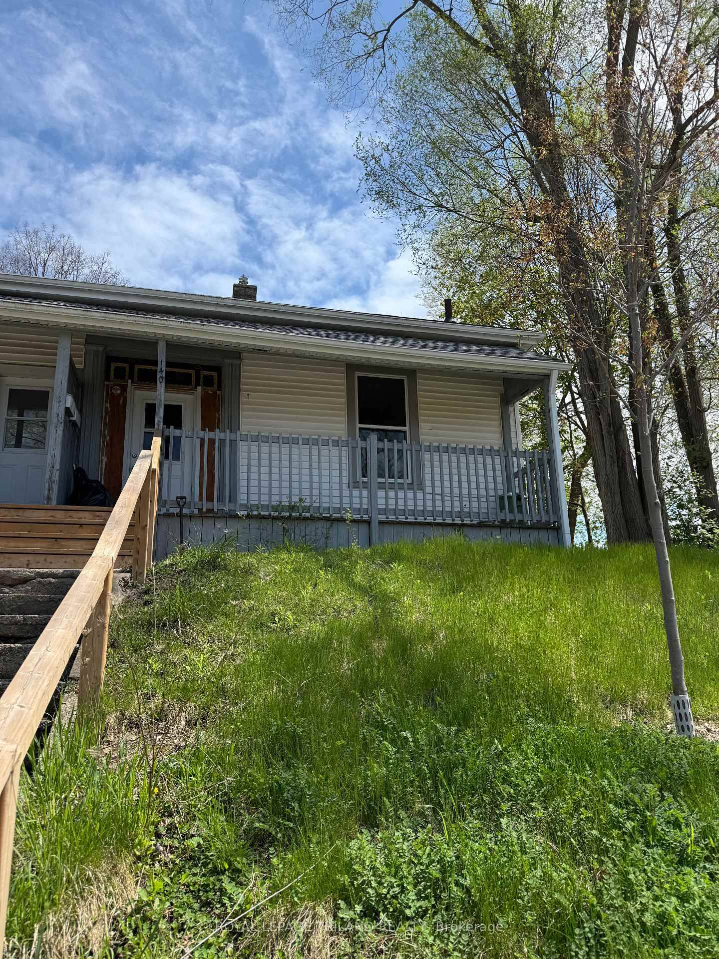 Tenant required to have tenant insurance.