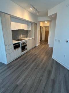 Excellent central location near the lake and transit, walking distance to Union Station, shopping, financial district and Lakeshore.