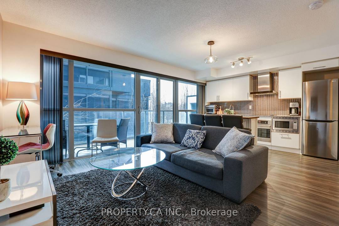 This Beautiful 1 Bedroom, 1 Bathroom Furnished Executive Suite Comes Beautifully Furnished And Fully Equipped With Nearly 600sqft Of Functional, Move in Ready Living Space !