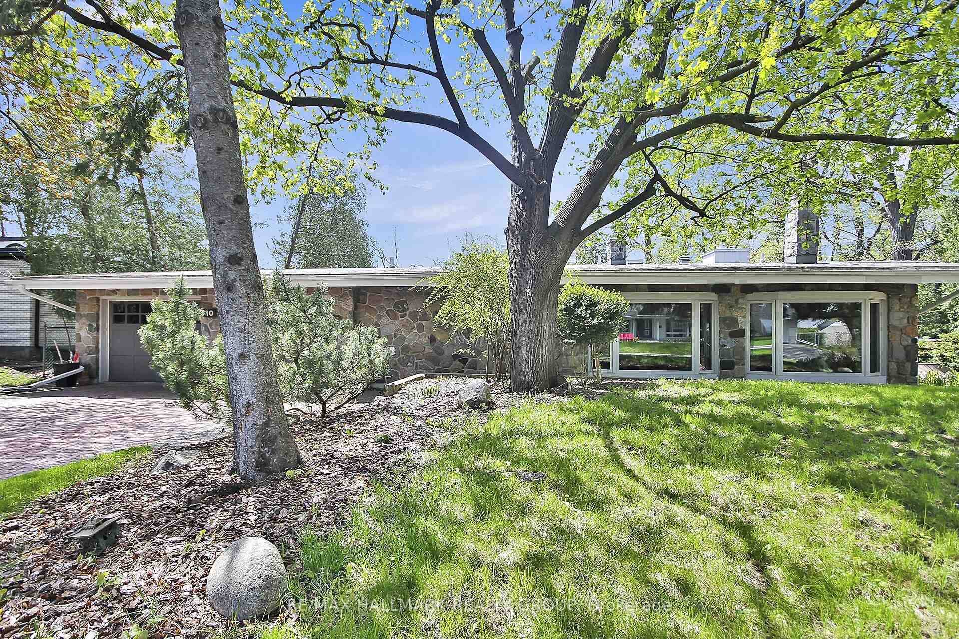 Extremely rare and truly authentic mid century modern home, built by one of Ottawa's most iconic builders, Bill Teron.