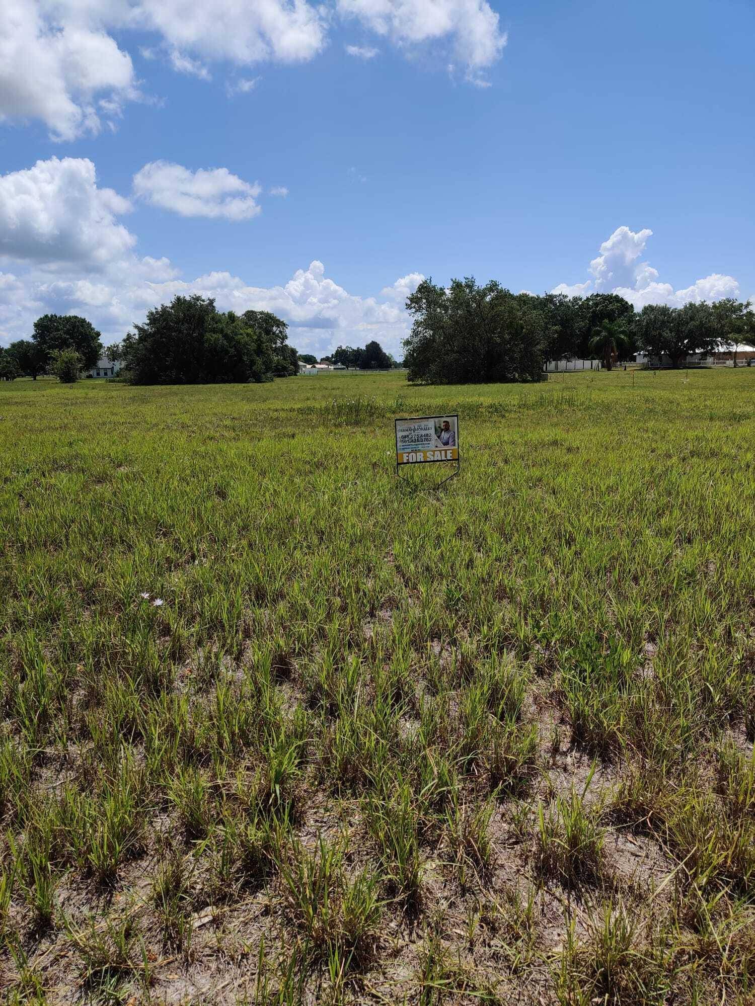 This 0. 62 acre vacant land in Sebring, Florida is located near Lake Istokpoga and is zoned for single family homes.